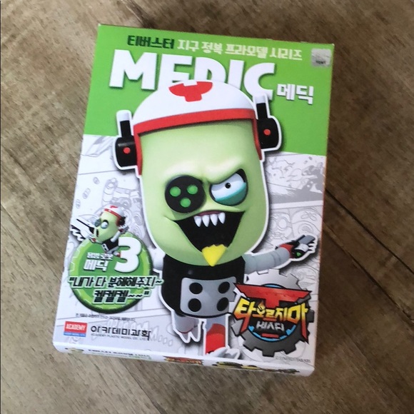 Academy tbuster medic 3 plastic model robot figure - Picture 1 of 4